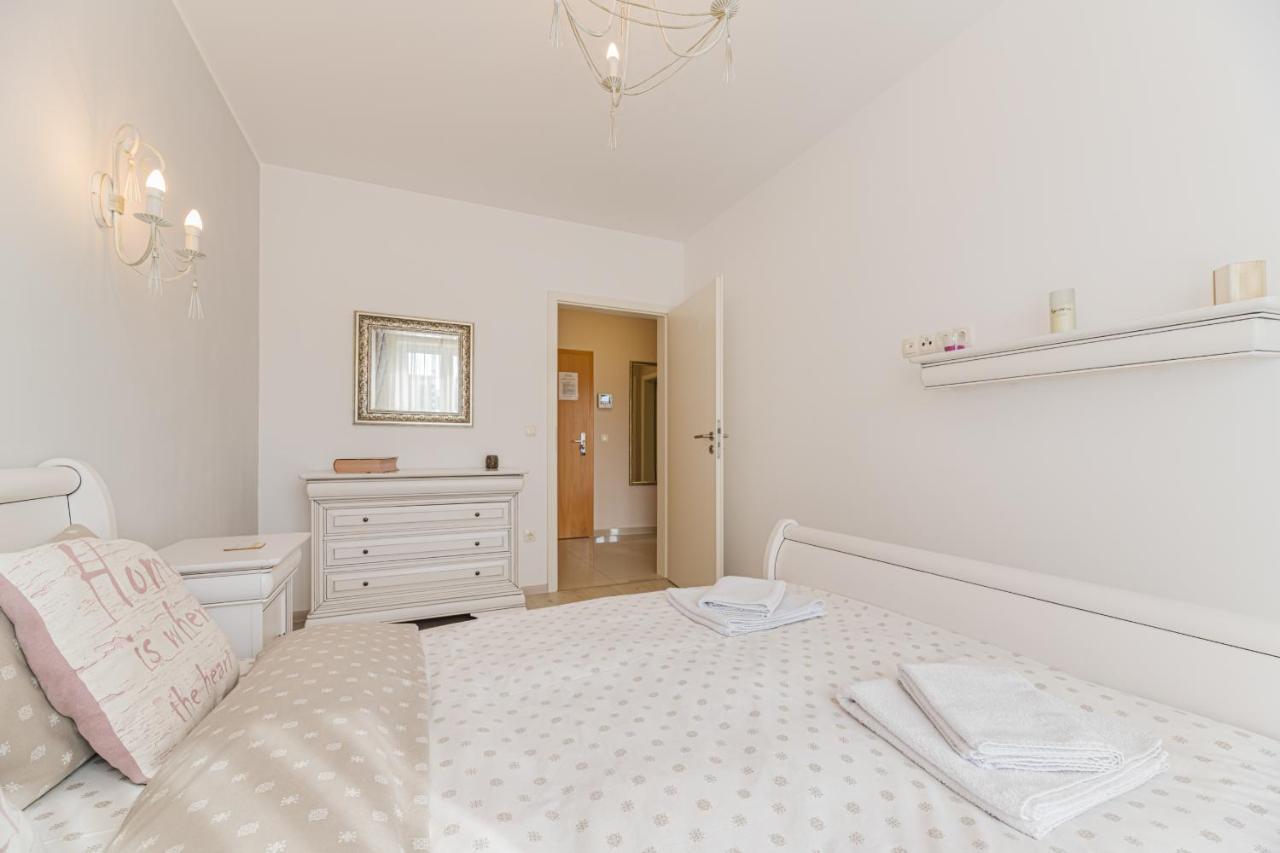 Ferienwohnung Apartament Belles Roses Brașov Exterior foto