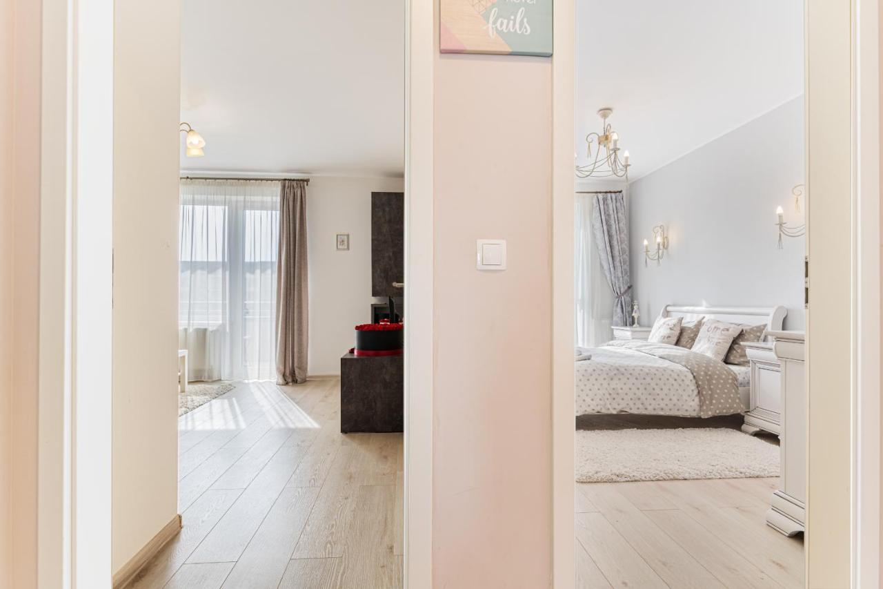 Ferienwohnung Apartament Belles Roses Brașov Exterior foto